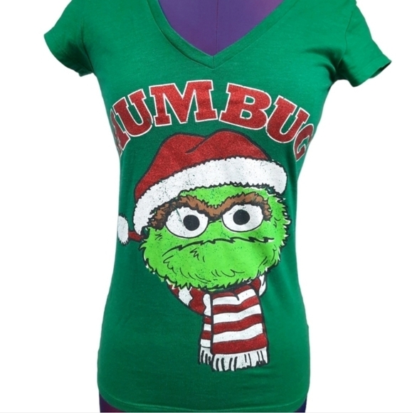 Seasme‎ Street Oscar the Grouch Novelty Christmas Tee-Shirt Size Small Juniors - Picture 7 of 7